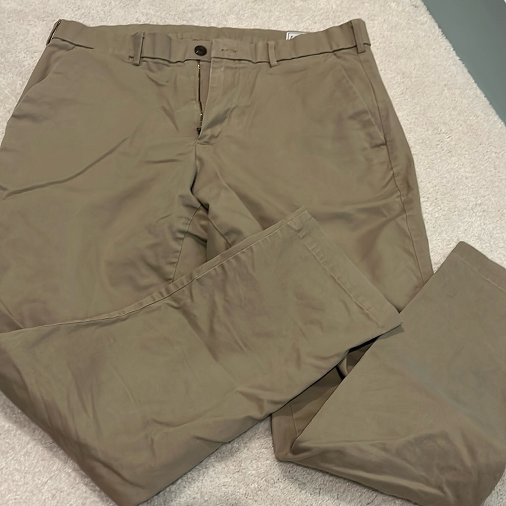 Men’s Gap Athletic Taper Khakis Size 36 x 30